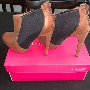 A nice Brown and Black ankle boot heel. Size 7.5B. A Jessica Simpson design